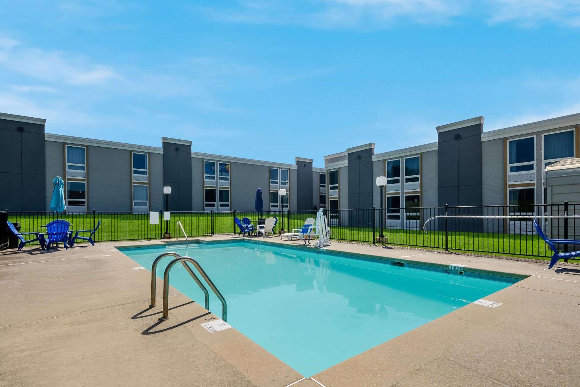 Comfort Inn Уайтевилл Экстерьер фото