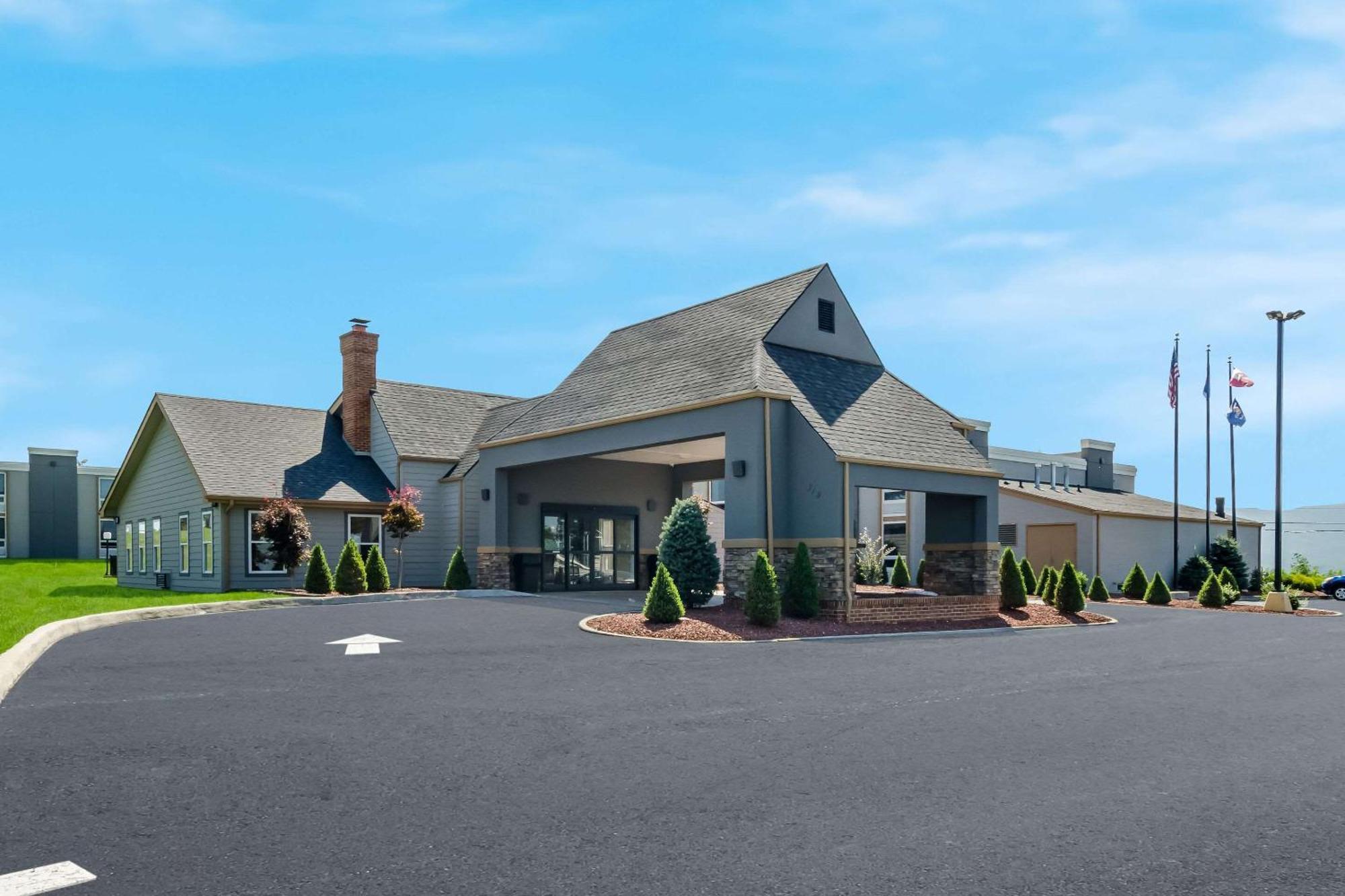 Comfort Inn Уайтевилл Экстерьер фото