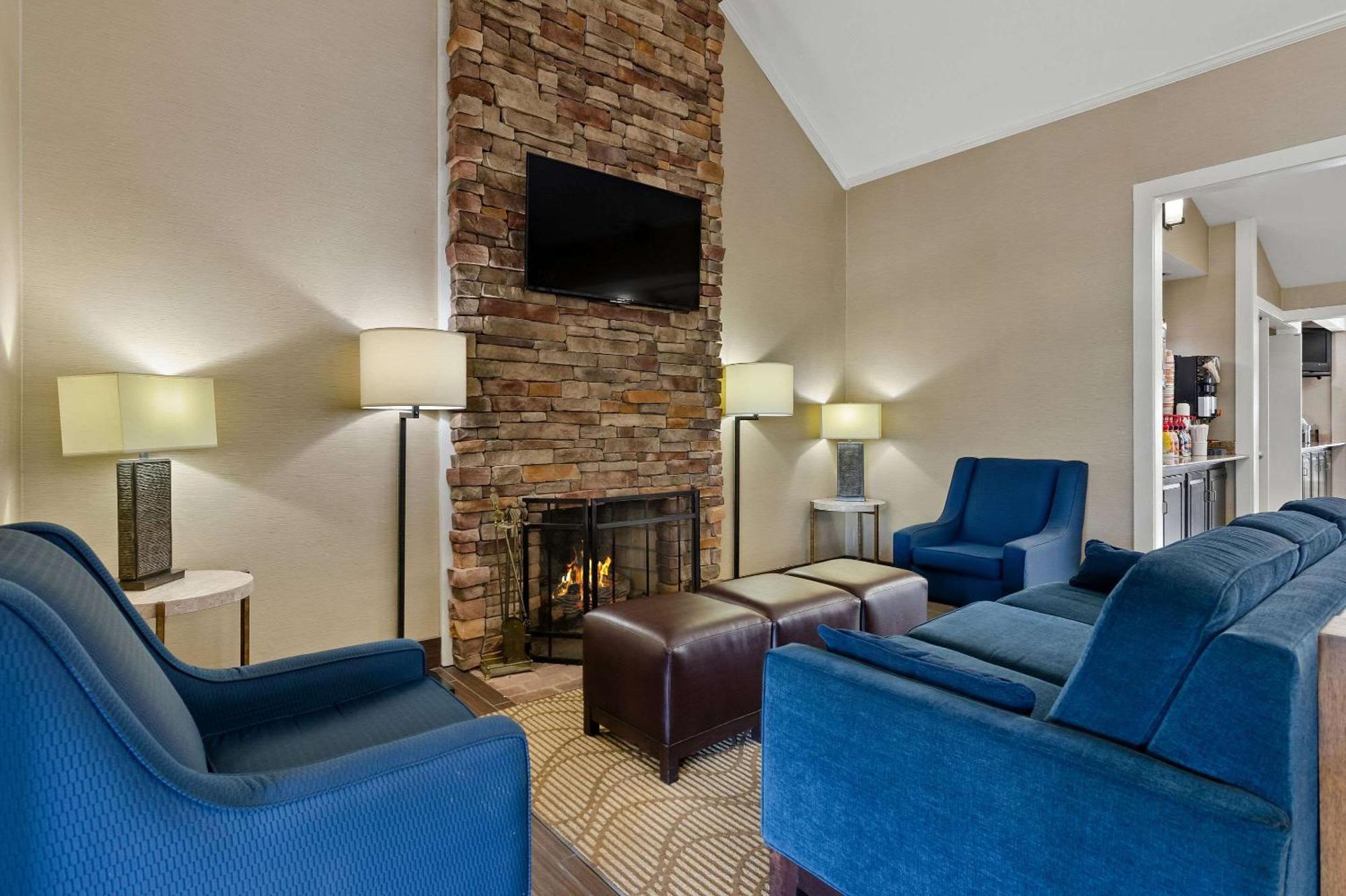 Comfort Inn Уайтевилл Экстерьер фото