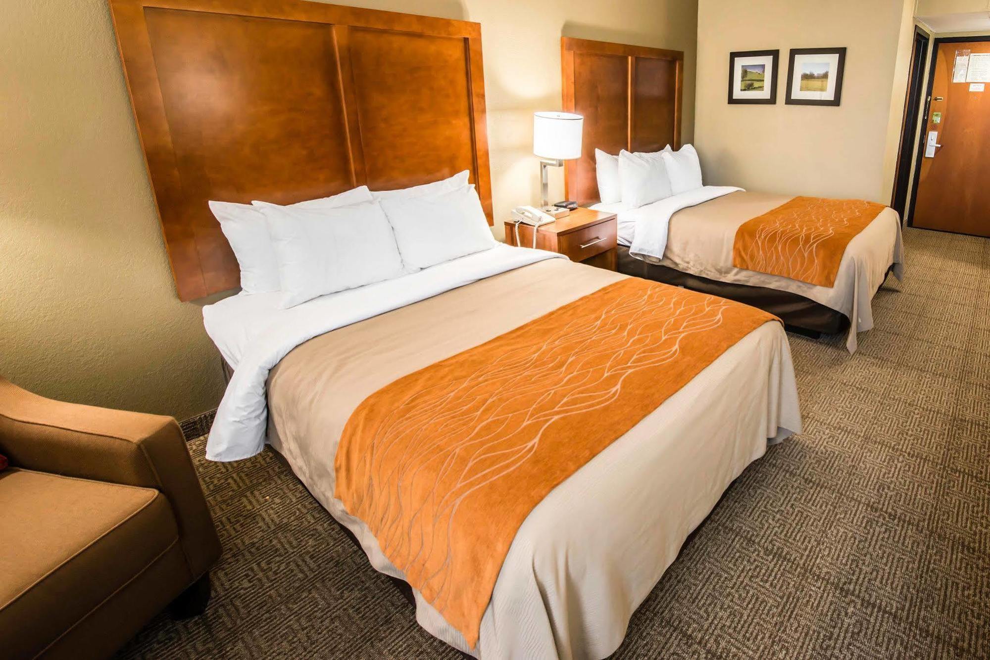 Comfort Inn Уайтевилл Экстерьер фото